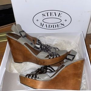 Steve Madden turnpike Grey wedges 9 1/2